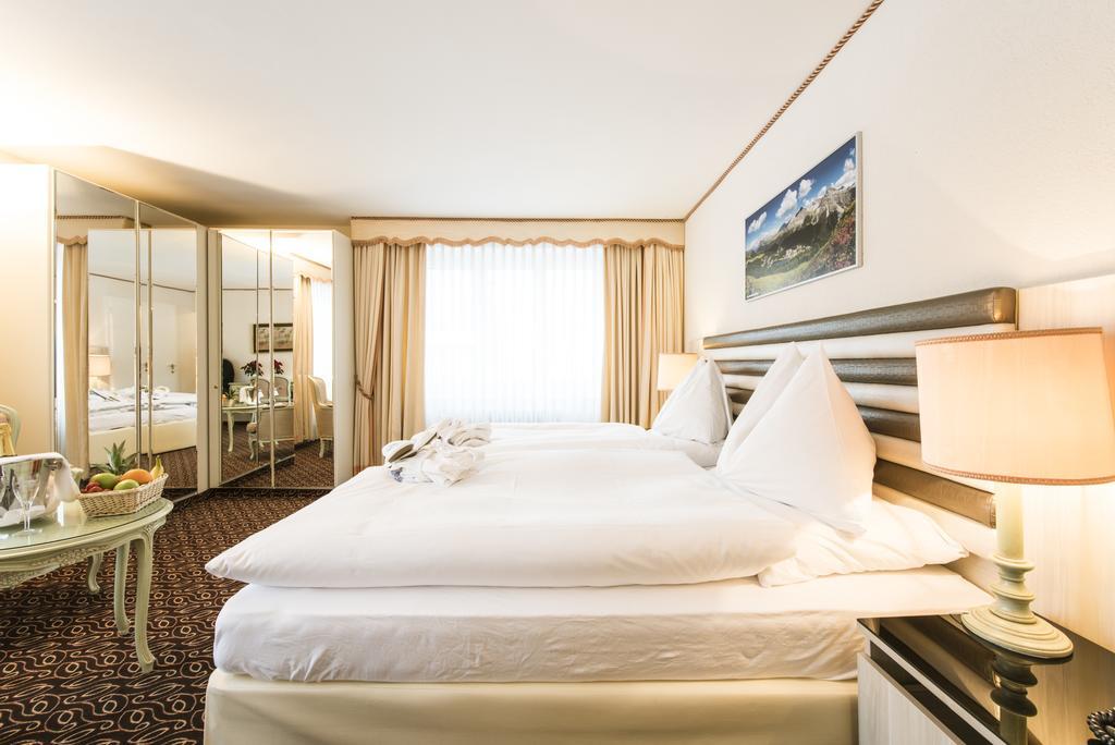 Posthotel Holiday Villa أروسا المظهر الخارجي الصورة