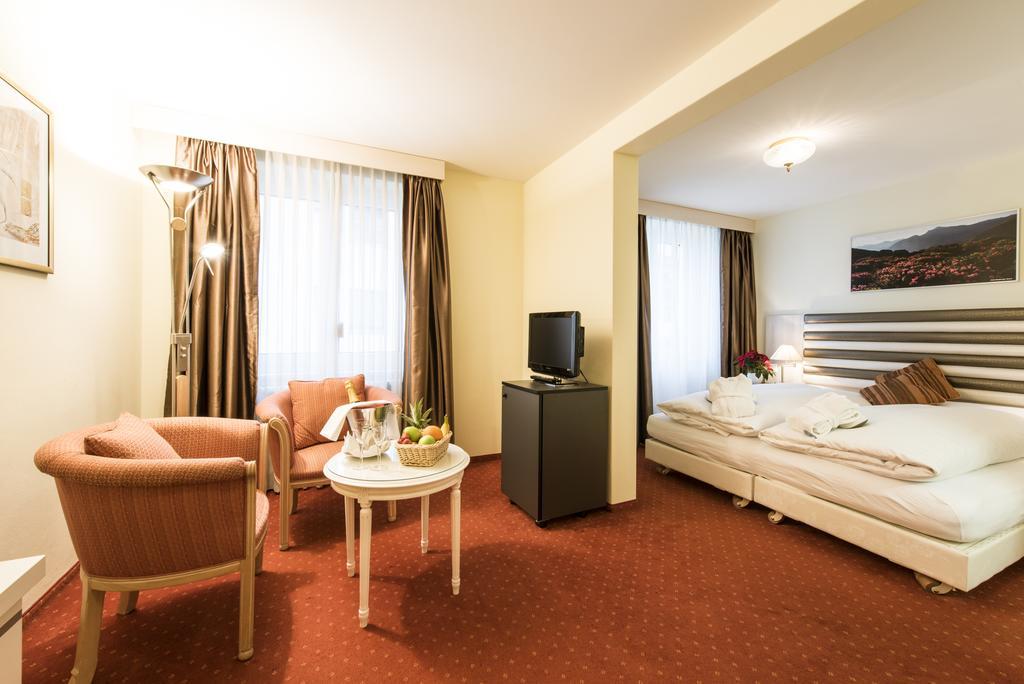 Posthotel Holiday Villa أروسا المظهر الخارجي الصورة