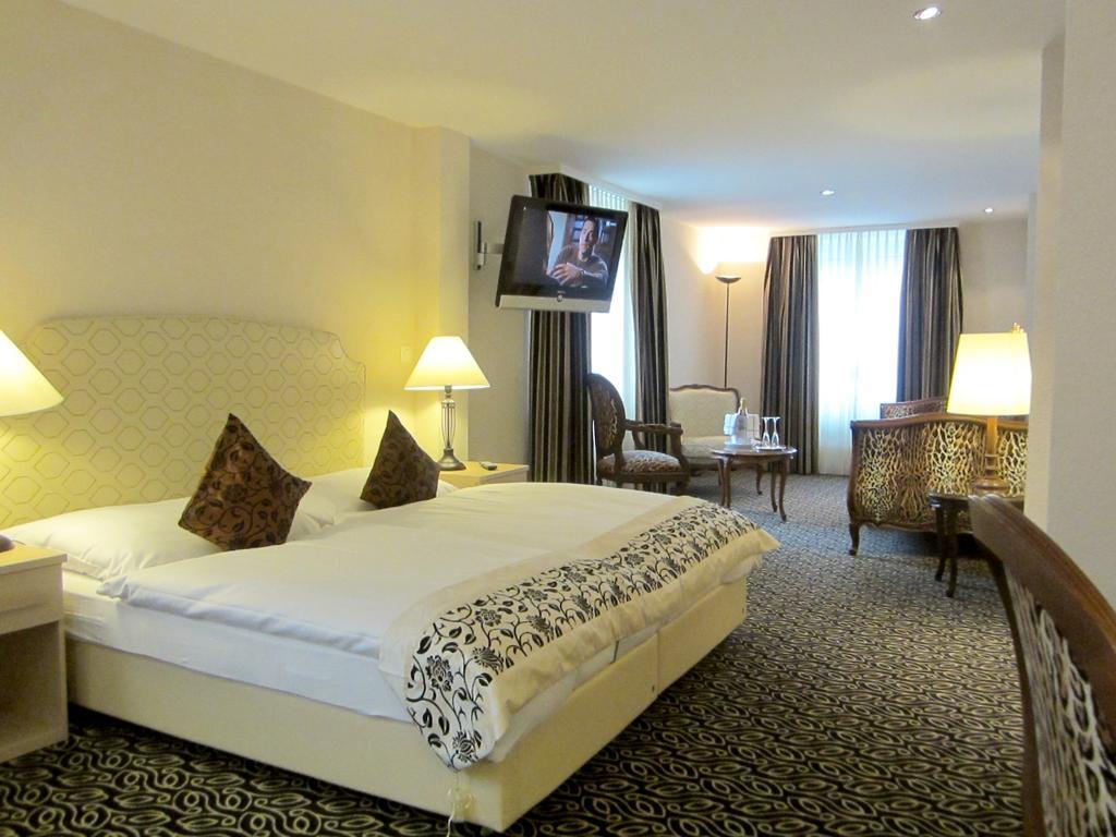 Posthotel Holiday Villa أروسا الغرفة الصورة