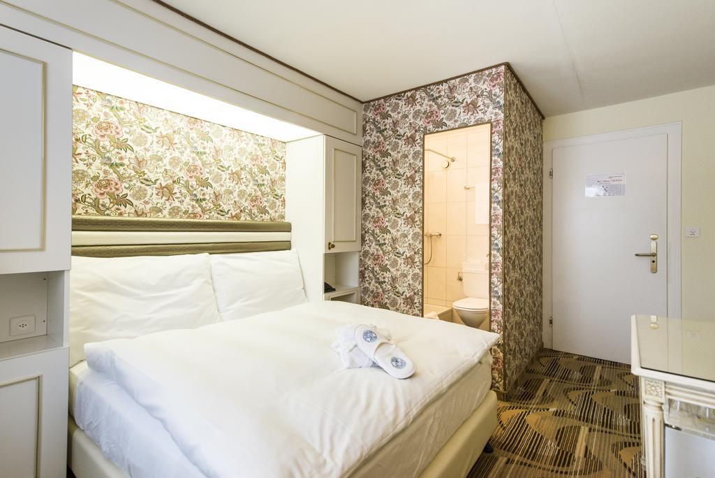 Posthotel Holiday Villa أروسا الغرفة الصورة